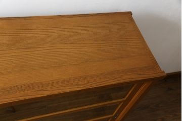 中古　未使用展示品　特注　日進木工(nissin)　タモ材　凛とした佇まいが魅力的な水屋箪笥サイドボード(食器棚、カップボード、戸棚、収納棚、サイドキャビネット)(R-077661)