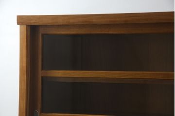 中古　未使用展示品　特注　日進木工(nissin)　タモ材　凛とした佇まいが魅力的な水屋箪笥サイドボード(食器棚、カップボード、戸棚、収納棚、サイドキャビネット)(R-077661)