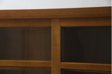 中古　未使用展示品　特注　日進木工(nissin)　タモ材　凛とした佇まいが魅力的な水屋箪笥サイドボード(食器棚、カップボード、戸棚、収納棚、サイドキャビネット)(R-077661)