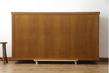 中古　未使用展示品　特注　日進木工(nissin)　タモ材　凛とした佇まいが魅力的な水屋箪笥サイドボード(食器棚、カップボード、戸棚、収納棚、サイドキャビネット)(R-077661)