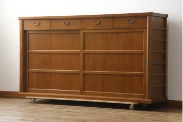 中古　未使用展示品　特注　日進木工(nissin)　タモ材　凛とした佇まいが魅力的な水屋箪笥サイドボード(食器棚、カップボード、戸棚、収納棚、サイドキャビネット)(R-077662)
