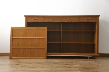 中古　未使用展示品　特注　日進木工(nissin)　タモ材　凛とした佇まいが魅力的な水屋箪笥サイドボード(食器棚、カップボード、戸棚、収納棚、サイドキャビネット)(R-077662)