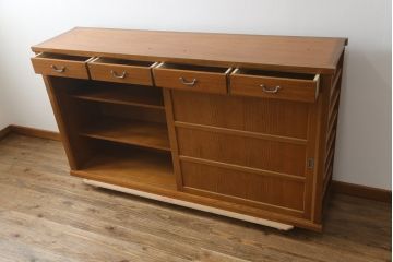 中古　未使用展示品　特注　日進木工(nissin)　タモ材　凛とした佇まいが魅力的な水屋箪笥サイドボード(食器棚、カップボード、戸棚、収納棚、サイドキャビネット)(R-077662)