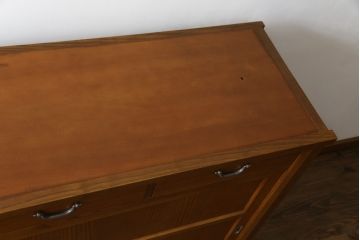 中古　未使用展示品　特注　日進木工(nissin)　タモ材　凛とした佇まいが魅力的な水屋箪笥サイドボード(食器棚、カップボード、戸棚、収納棚、サイドキャビネット)(R-077662)