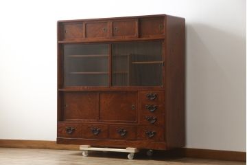 中古　美品　岩谷堂箪笥　品のある佇まいで和の雰囲気を引き立てる茶箪笥(収納棚、戸棚、飾り棚、食器棚、茶棚、キャビネット)(R-077664)