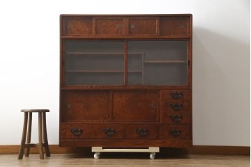 中古　美品　岩谷堂箪笥　品のある佇まいで和の雰囲気を引き立てる茶箪笥(収納棚、戸棚、飾り棚、食器棚、茶棚、キャビネット)(R-077664)
