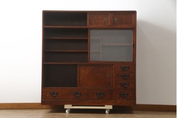 中古　美品　岩谷堂箪笥　品のある佇まいで和の雰囲気を引き立てる茶箪笥(収納棚、戸棚、飾り棚、食器棚、茶棚、キャビネット)(R-077664)
