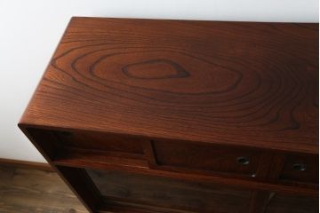 中古　美品　岩谷堂箪笥　品のある佇まいで和の雰囲気を引き立てる茶箪笥(収納棚、戸棚、飾り棚、食器棚、茶棚、キャビネット)(R-077664)