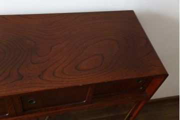 中古　美品　岩谷堂箪笥　品のある佇まいで和の雰囲気を引き立てる茶箪笥(収納棚、戸棚、飾り棚、食器棚、茶棚、キャビネット)(R-077664)