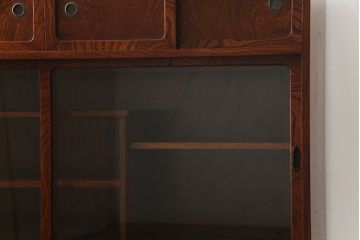 中古　美品　岩谷堂箪笥　品のある佇まいで和の雰囲気を引き立てる茶箪笥(収納棚、戸棚、飾り棚、食器棚、茶棚、キャビネット)(R-077664)