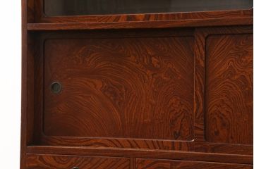 中古　美品　岩谷堂箪笥　品のある佇まいで和の雰囲気を引き立てる茶箪笥(収納棚、戸棚、飾り棚、食器棚、茶棚、キャビネット)(R-077664)
