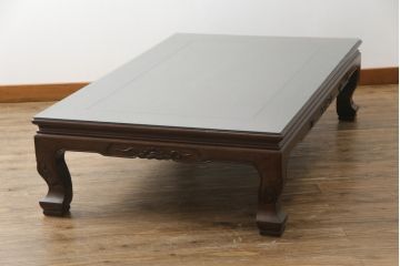 中古　美品　指物工芸家具　本紫檀(シタン)　凝った脚のデザインが目を惹くガラス天板付き座卓(ローテーブル、センターテーブル)(R-077665)
