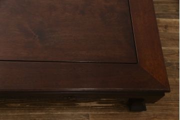 中古　美品　指物工芸家具　本紫檀(シタン)　凝った脚のデザインが目を惹くガラス天板付き座卓(ローテーブル、センターテーブル)(R-077665)
