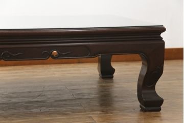 中古　美品　指物工芸家具　本紫檀(シタン)　凝った脚のデザインが目を惹くガラス天板付き座卓(ローテーブル、センターテーブル)(R-077665)