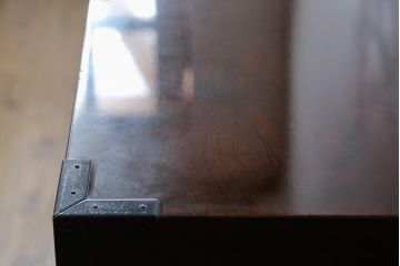 中古　深い木の色味と華やかな金具が目を惹く仙台箪笥サイドボード(サイドチェスト、衣装箪笥、収納箪笥、和タンス、引き出し)(R-077666)