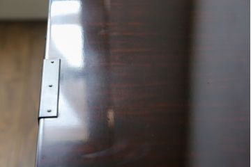 中古　深い木の色味と華やかな金具が目を惹く仙台箪笥サイドボード(サイドチェスト、衣装箪笥、収納箪笥、和タンス、引き出し)(R-077666)