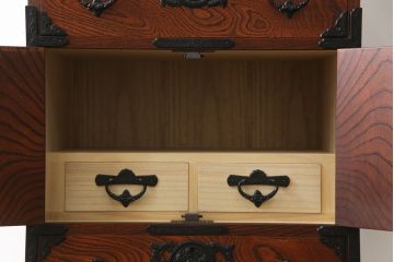 中古　美品　岩谷堂箪笥　欅産業　菊幸　美しい木目が魅力的な縦型チェスト(収納箪笥、和箪笥、引き出し)(R-077667)