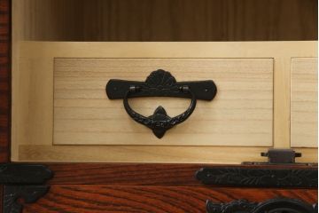 中古　美品　岩谷堂箪笥　欅産業　菊幸　美しい木目が魅力的な縦型チェスト(収納箪笥、和箪笥、引き出し)(R-077667)