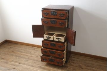 中古　美品　岩谷堂箪笥　欅産業　菊幸　美しい木目が魅力的な縦型チェスト(収納箪笥、和箪笥、引き出し)(R-077667)