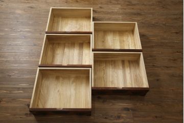 中古　美品　岩谷堂箪笥　欅産業　菊幸　美しい木目が魅力的な縦型チェスト(収納箪笥、和箪笥、引き出し)(R-077667)