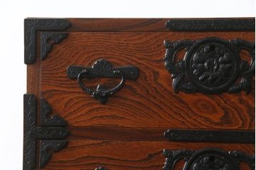 中古　美品　岩谷堂箪笥　欅産業　菊幸　美しい木目が魅力的な縦型チェスト(収納箪笥、和箪笥、引き出し)(R-077667)