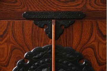 中古　美品　岩谷堂箪笥　欅産業　菊幸　美しい木目が魅力的な縦型チェスト(収納箪笥、和箪笥、引き出し)(R-077667)