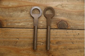中古　美品　岩谷堂箪笥　欅産業　菊幸　美しい木目が魅力的な縦型チェスト(収納箪笥、和箪笥、引き出し)(R-077667)