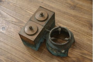 和製アンティーク　極厚天板!!　総欅(ケヤキ)材　重厚感のある佇まいで和の雰囲気を引き立てる関西火鉢(木製火鉢、長火鉢、ローテーブル、座卓)(R-077668)