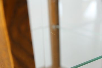 中古　美品　インテルナ南條　洗練された佇まいが魅力的なヘキサゴン縦型キュリオケース(飾り棚、ガラスケース、ショーケース、コレクションケース、キャビネット)(定価約40万円)(R-077671)