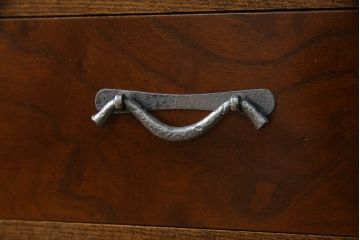 中古　美品　指物家具　吉蔵　洗練された佇まいが魅力的なサイドボード(サイドキャビネット、収納棚、戸棚)(R-077674)