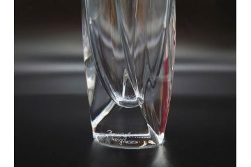 フランス　Baccarat　バカラ　ジベルニー　RRigot(リゴット)　柔らかな曲線美が輝く花瓶(花器、花生け、フラワーベース、花入れ、クリスタルガラス、外箱付き)(R-077675)
