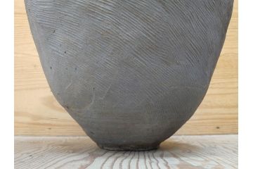 鎌倉時代〜室町時代　珠洲焼　高さ46cm　素朴な美しさを感じる壷(綾杉文、甕、壺)(R-077678)