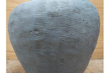 鎌倉時代〜室町時代　珠洲焼　高さ46cm　素朴な美しさを感じる壷(綾杉文、甕、壺)(R-077678)
