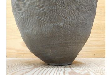 鎌倉時代〜室町時代　珠洲焼　高さ46cm　素朴な美しさを感じる壷(綾杉文、甕、壺)(R-077678)