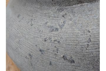 鎌倉時代〜室町時代　珠洲焼　高さ46cm　素朴な美しさを感じる壷(綾杉文、甕、壺)(R-077678)