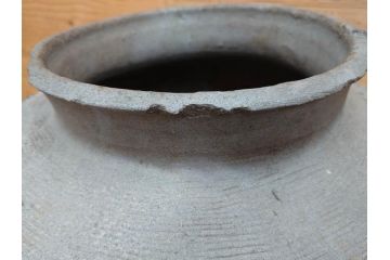 鎌倉時代〜室町時代　珠洲焼　高さ46cm　素朴な美しさを感じる壷(綾杉文、甕、壺)(R-077678)