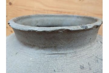 鎌倉時代〜室町時代　珠洲焼　高さ46cm　素朴な美しさを感じる壷(綾杉文、甕、壺)(R-077678)