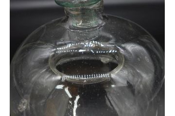 大正〜昭和初期　蓋付き　ノスタルジックな雰囲気を演出するハエ取り瓶2個セット(蠅、蝿、ハエトリ器、ガラス、硝子、フタ付き)(R-077680)