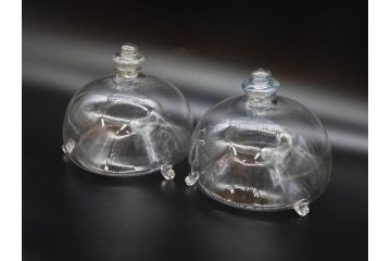 大正〜昭和初期　蓋付き　ノスタルジックな雰囲気を演出するハエ取り瓶2個セット(蠅、蝿、ハエトリ器、ガラス、硝子、フタ付き)(R-077682)