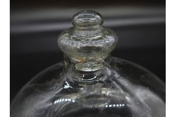大正〜昭和初期　蓋付き　ノスタルジックな雰囲気を演出するハエ取り瓶2個セット(蠅、蝿、ハエトリ器、ガラス、硝子、フタ付き)(R-077682)