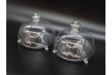 大正〜昭和初期　蓋付き　ノスタルジックな雰囲気を演出するハエ取り瓶2個セット(蠅、蝿、ハエトリ器、ガラス、硝子、フタ付き)(R-077683)