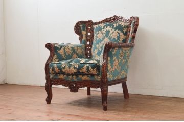 中古　美品　六本木アピス(APIS)取り扱い　イタリア家具　彫刻入りで高級感溢れる佇まいが魅力的な1人掛けソファ(一人掛けソファ、アームチェア、イス、椅子)(定価約60万円)(R-077685)