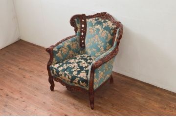 中古　美品　六本木アピス(APIS)取り扱い　イタリア家具　彫刻入りで高級感溢れる佇まいが魅力的な1人掛けソファ(一人掛けソファ、アームチェア、イス、椅子)(定価約60万円)(R-077685)