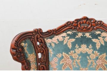 中古　美品　六本木アピス(APIS)取り扱い　イタリア家具　彫刻入りで高級感溢れる佇まいが魅力的な1人掛けソファ(一人掛けソファ、アームチェア、イス、椅子)(定価約60万円)(R-077685)