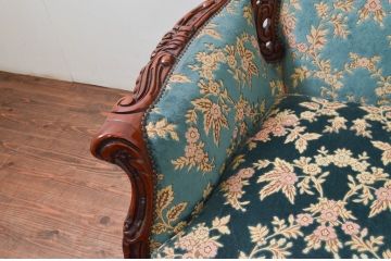 中古　美品　六本木アピス(APIS)取り扱い　イタリア家具　彫刻入りで高級感溢れる佇まいが魅力的な1人掛けソファ(一人掛けソファ、アームチェア、イス、椅子)(定価約60万円)(R-077685)