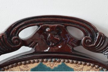 中古　美品　六本木アピス(APIS)取り扱い　イタリア家具　猫脚のデザインが魅力的な彫刻入りアームチェア(ダイングチェア、イス、椅子)(定価約25万円)(R-077686)
