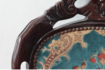 中古　美品　六本木アピス(APIS)取り扱い　イタリア家具　猫脚のデザインが魅力的な彫刻入りアームチェア(ダイングチェア、イス、椅子)(定価約25万円)(R-077686)