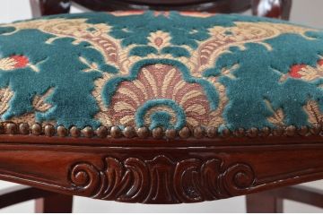 中古　美品　六本木アピス(APIS)取り扱い　イタリア家具　猫脚のデザインが魅力的な彫刻入りアームチェア(ダイングチェア、イス、椅子)(定価約25万円)(R-077686)