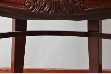中古　美品　六本木アピス(APIS)取り扱い　イタリア家具　猫脚のデザインが魅力的な彫刻入りアームチェア(ダイングチェア、イス、椅子)(定価約25万円)(R-077686)