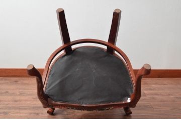 中古　美品　六本木アピス(APIS)取り扱い　イタリア家具　猫脚のデザインが魅力的な彫刻入りアームチェア(ダイングチェア、イス、椅子)(定価約25万円)(R-077686)